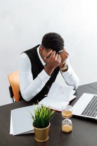 man in white dress shirt sitting on chair in front of table with macbook pro Finding free or affordable legal help